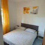 Simba Terasa&parking Apartamento Pirovac