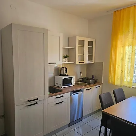 Simba Terasa&parking Pirovac