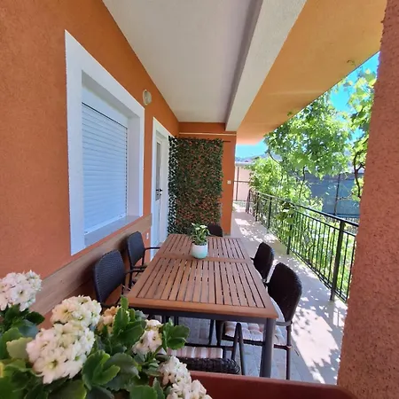 Simba Terasa&parking Apartament Pirovac