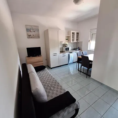 Simba Apartment Pirovac