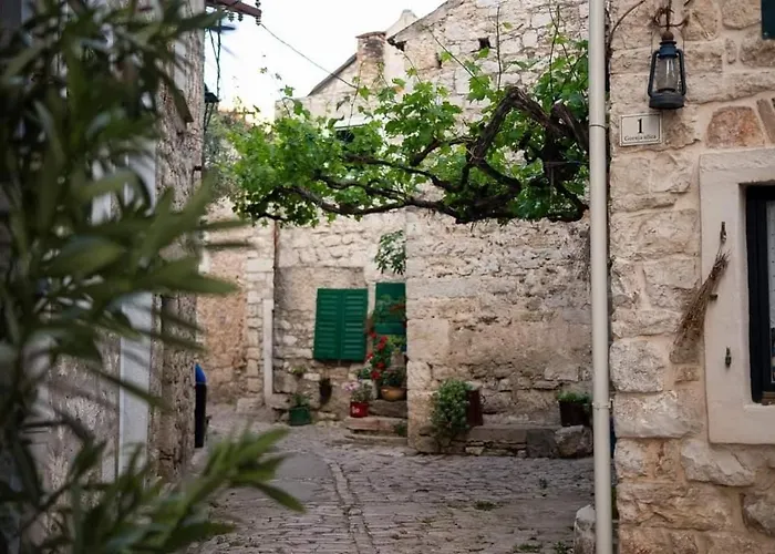 Simba Terasa&parking Apartament Pirovac