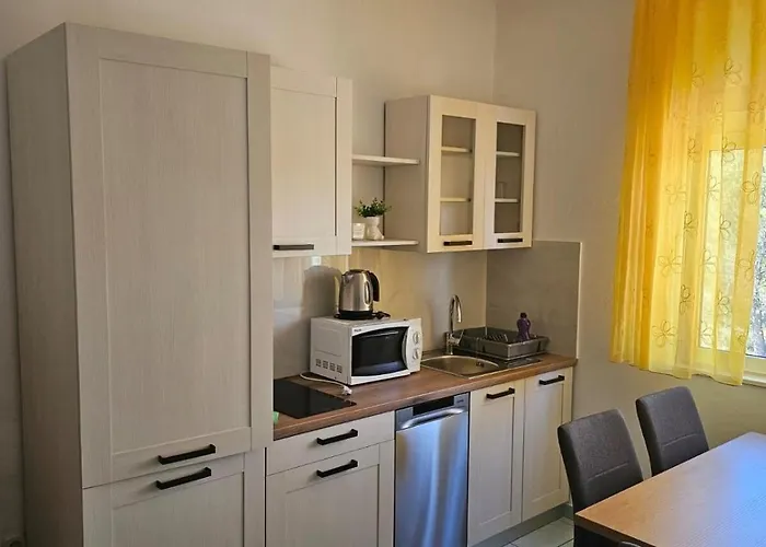 Simba Terasa&parking Pirovac