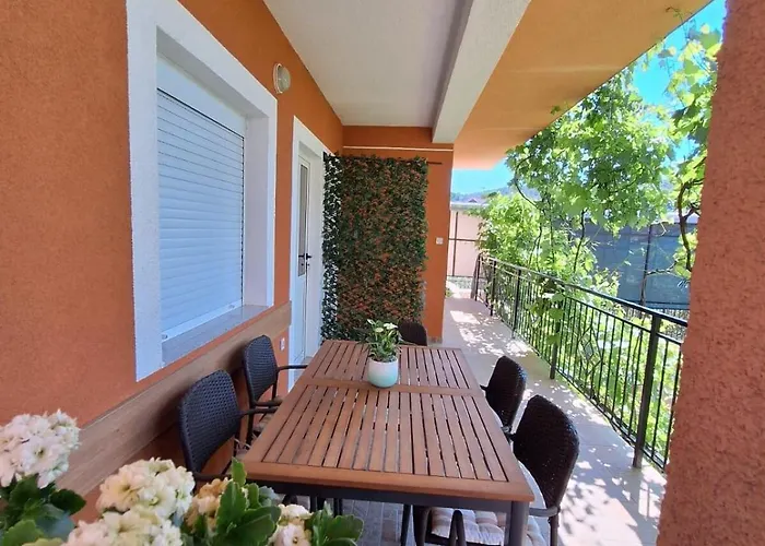 Simba Terasa&parking Apartament Pirovac